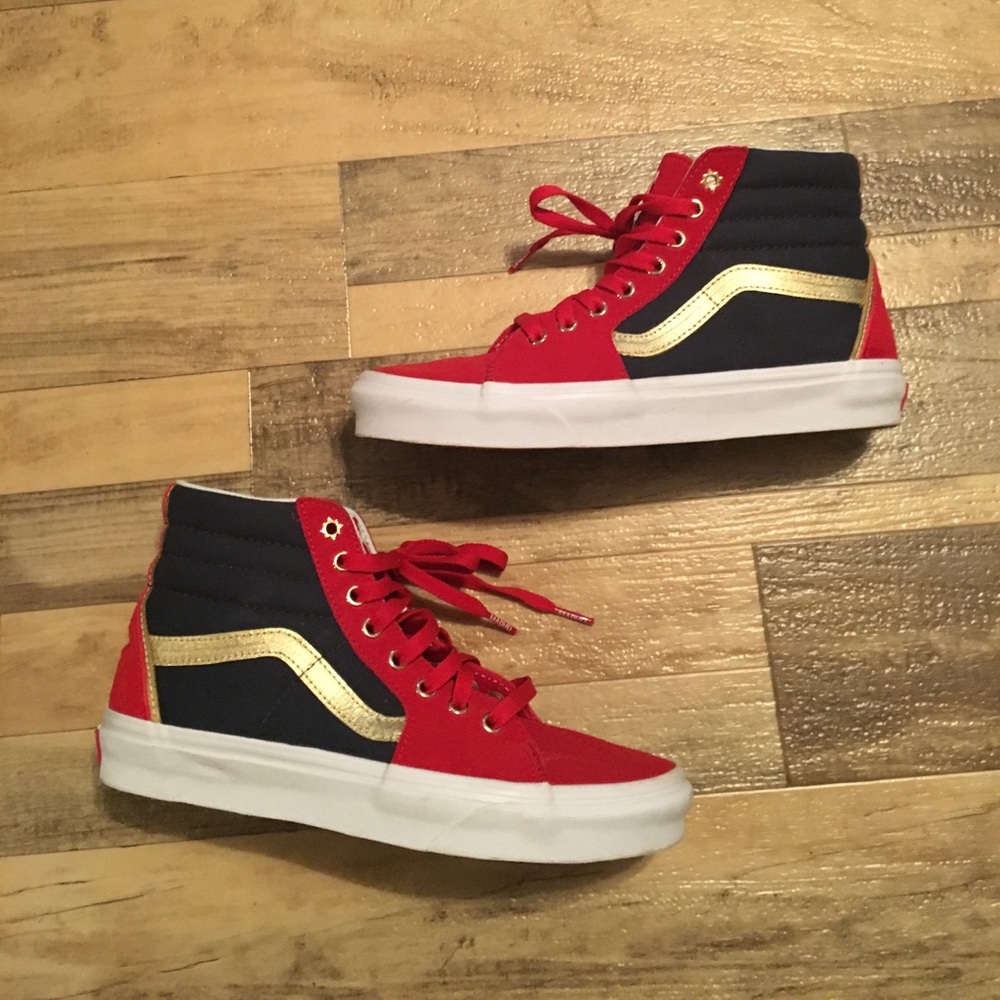 VANS MARVEL SNEAKERS CUTE WOMAN SZ 8.5 MEN 7